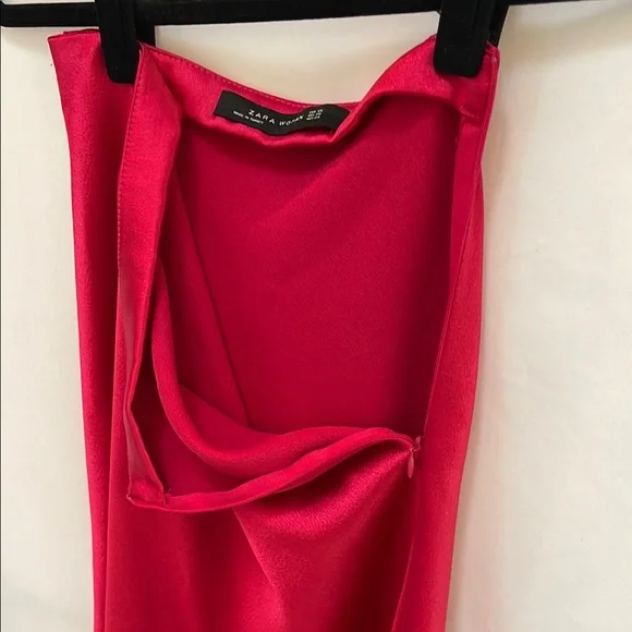Elegant Red Women's Skirt - Picture 2 of 3